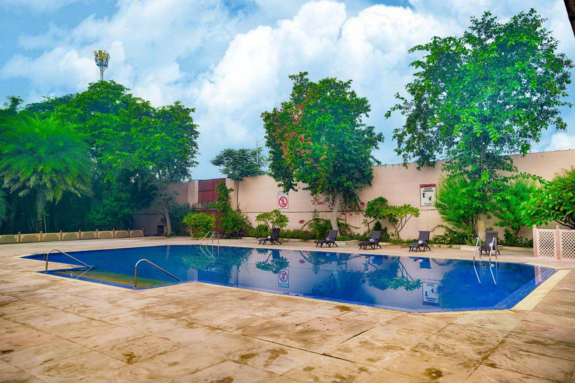 Отель Club Mahindra Бхаратпур Экстерьер фото