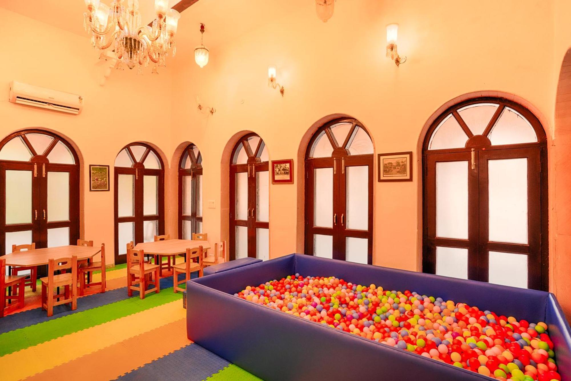 Отель Club Mahindra Бхаратпур Экстерьер фото