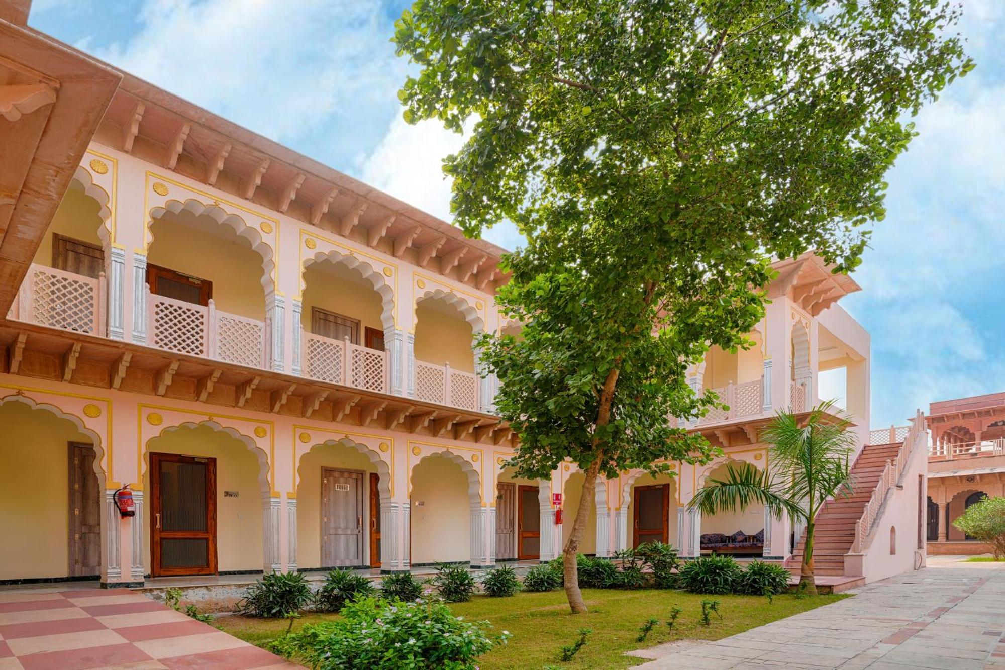Отель Club Mahindra Бхаратпур Экстерьер фото