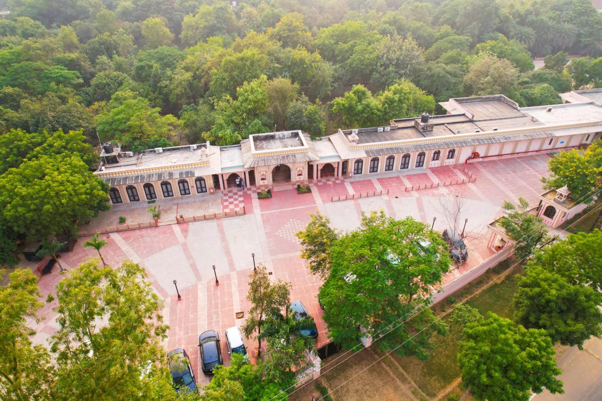 Отель Club Mahindra Бхаратпур Экстерьер фото