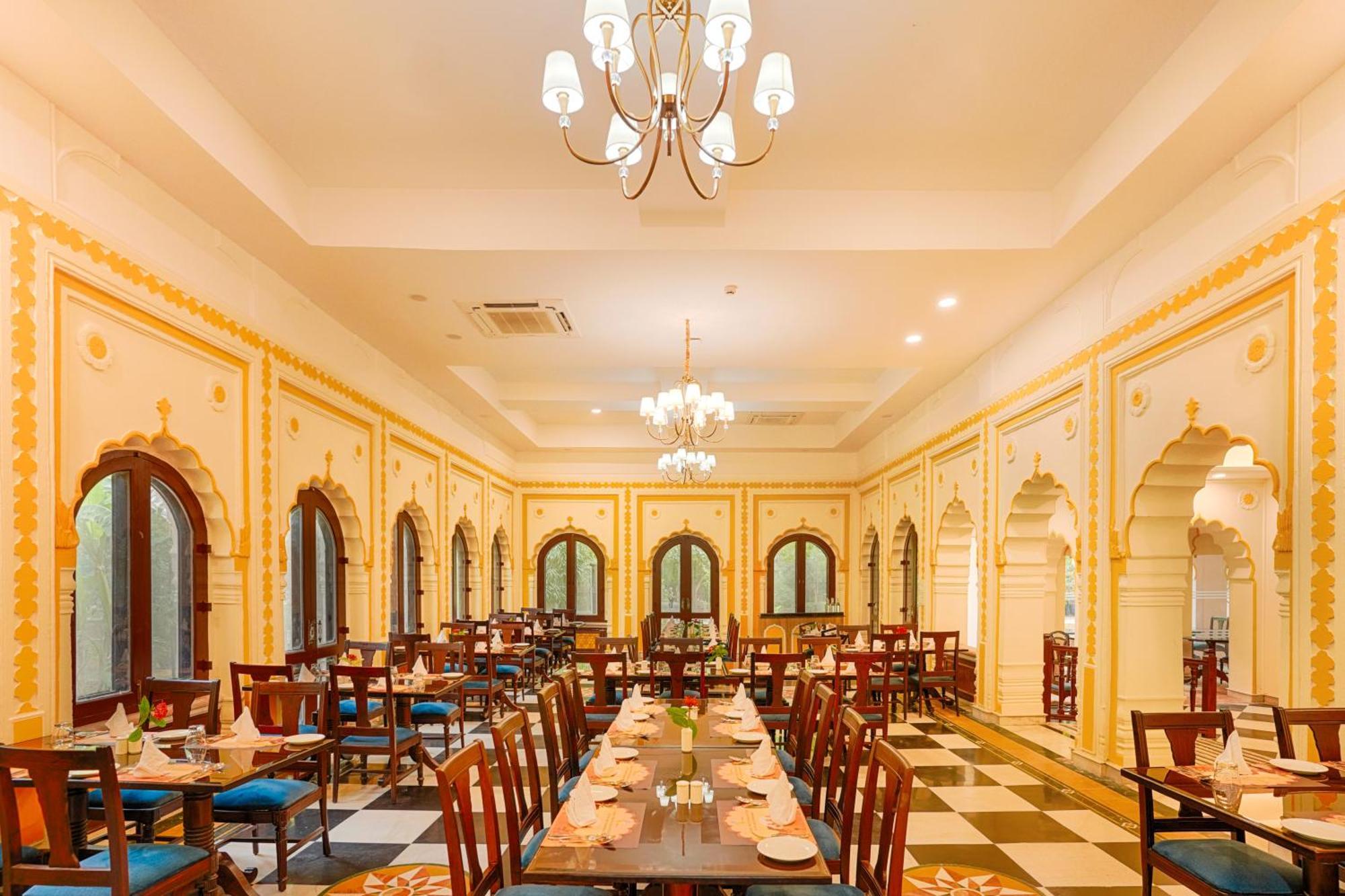 Отель Club Mahindra Бхаратпур Экстерьер фото