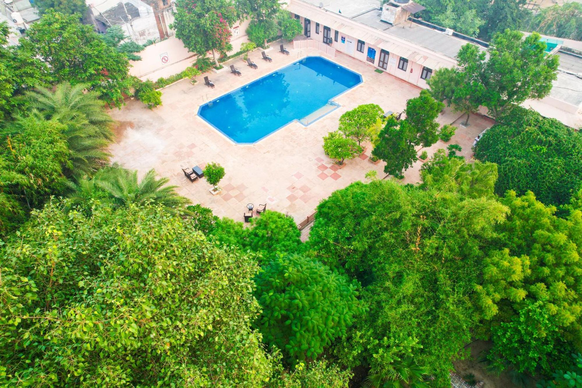 Отель Club Mahindra Бхаратпур Экстерьер фото